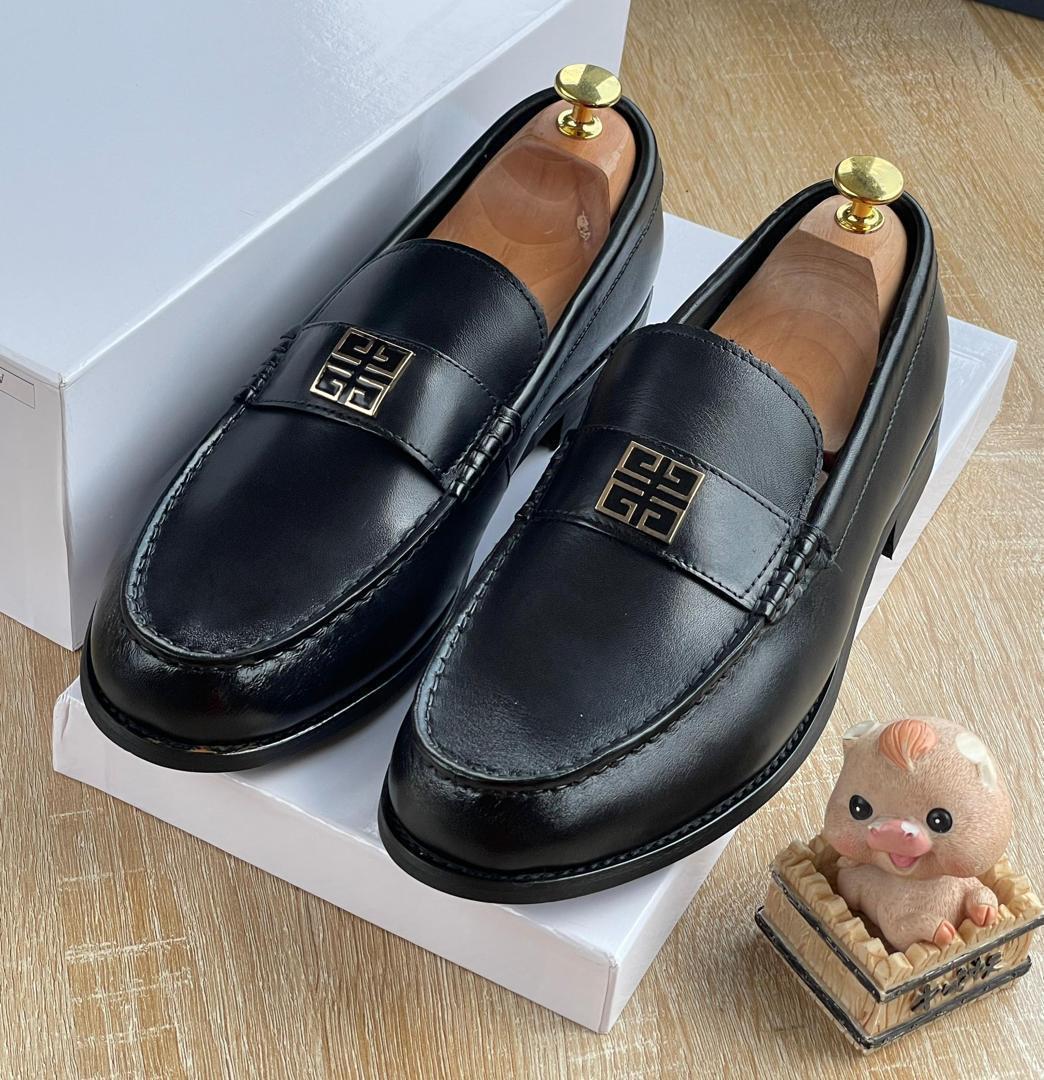 Black Leather Loafers with Metal Logo Plaque Black Leather Loafers with Metal Logo Plaque
