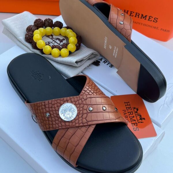 Brown Crocodile-Textured Cross-Strap Men’s Slippers