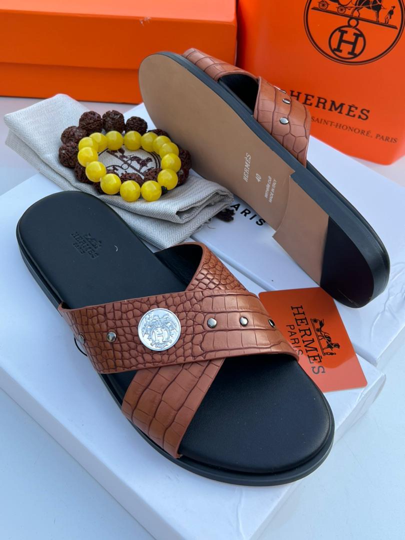 Brown Crocodile-Textured Cross-Strap Men’s Slippers Brown Crocodile-Textured Cross-Strap Men’s Slippers