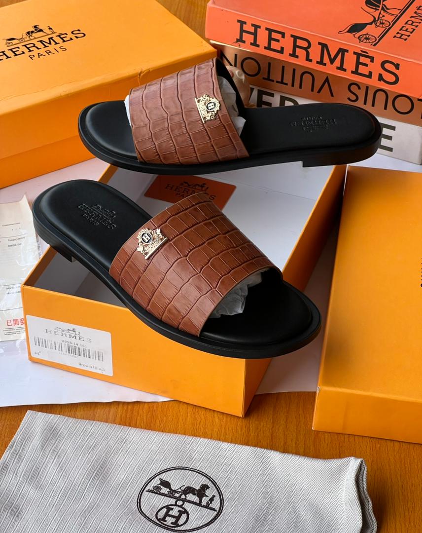 Brown Crocodile-Textured Men’s Sliders Brown Crocodile-Textured Men’s Sliders
