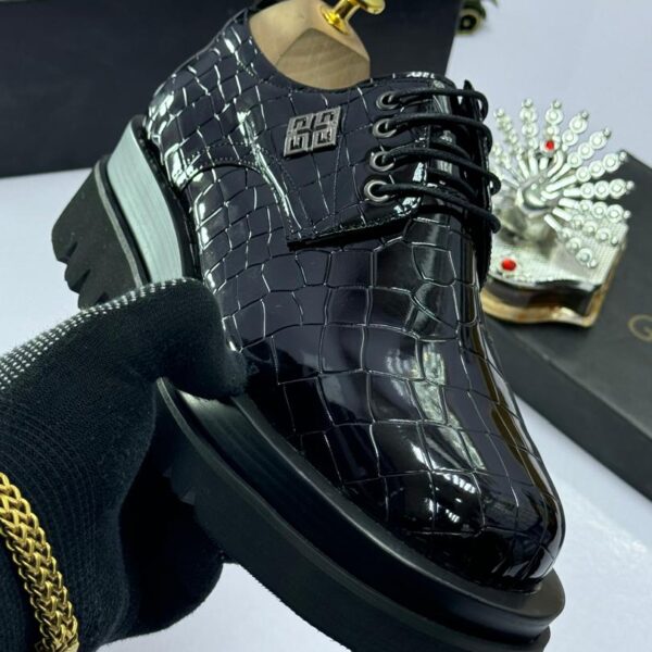 Crocodile-Embossed Leather Lug Sole Shoes