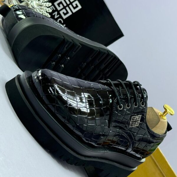 Crocodile-Embossed Leather Lug Sole Shoes