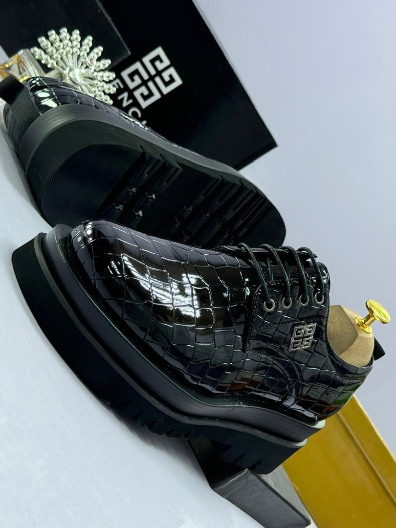 Crocodile-Embossed Leather Lug Sole Shoes Crocodile-Embossed Leather Lug Sole Shoes