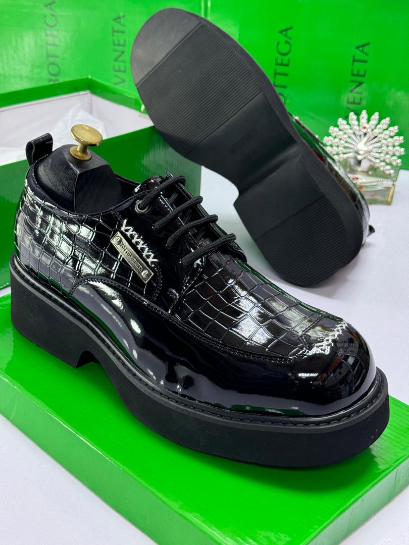 Crocodile-Embossed Patent Leather Derby Shoes Crocodile-Embossed Patent Leather Derby Shoes