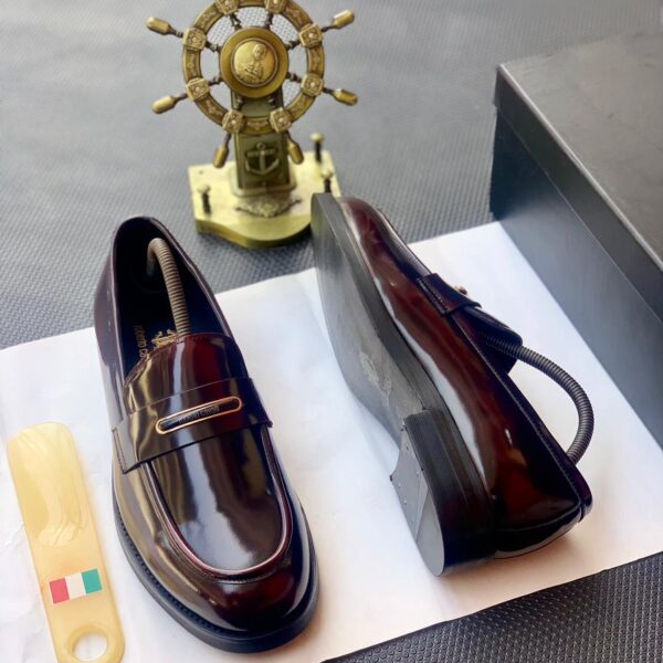 Gold Tone Buckle Luxury Designer Shoes