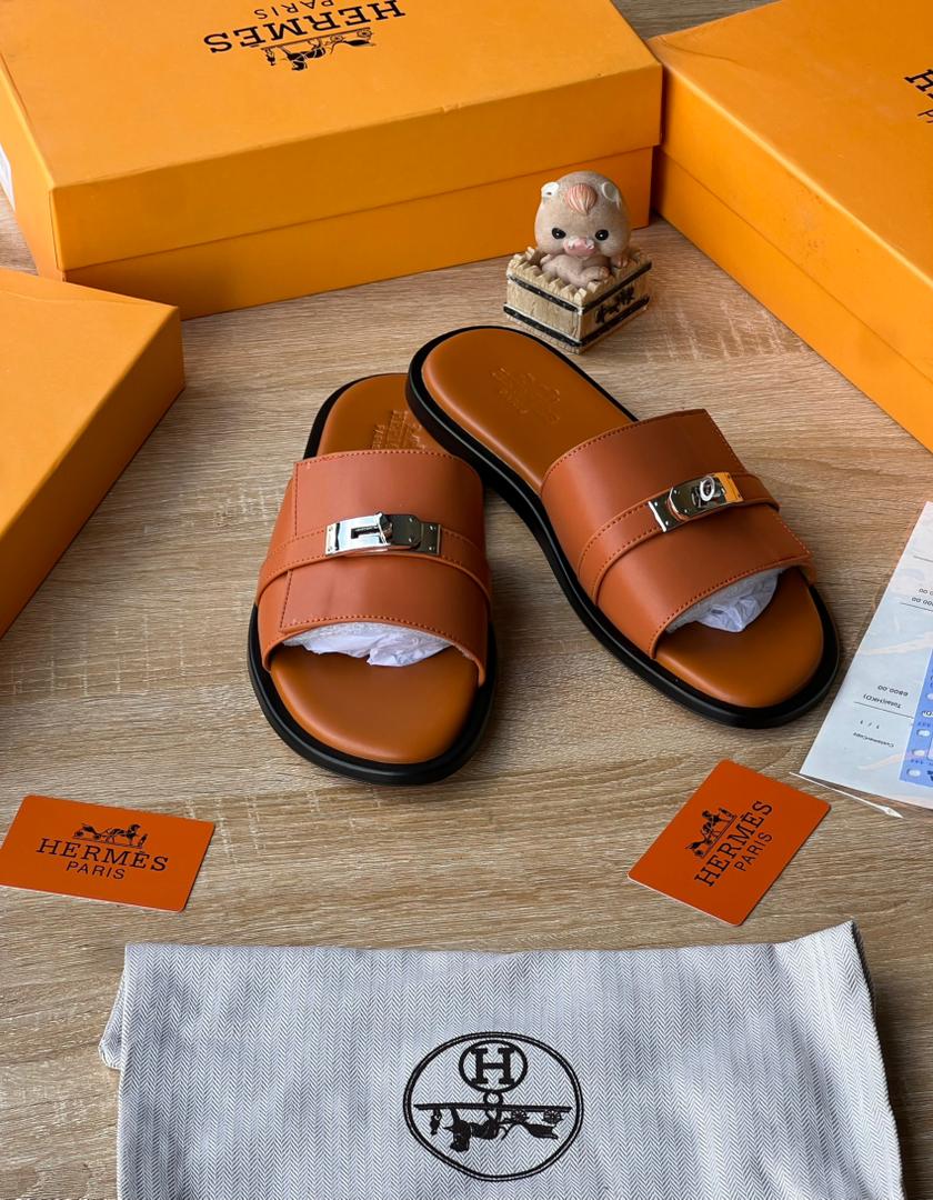 Hermès Giulia Tan Calfskin Leather Sandal Hermès Giulia Tan Calfskin Leather Sandal