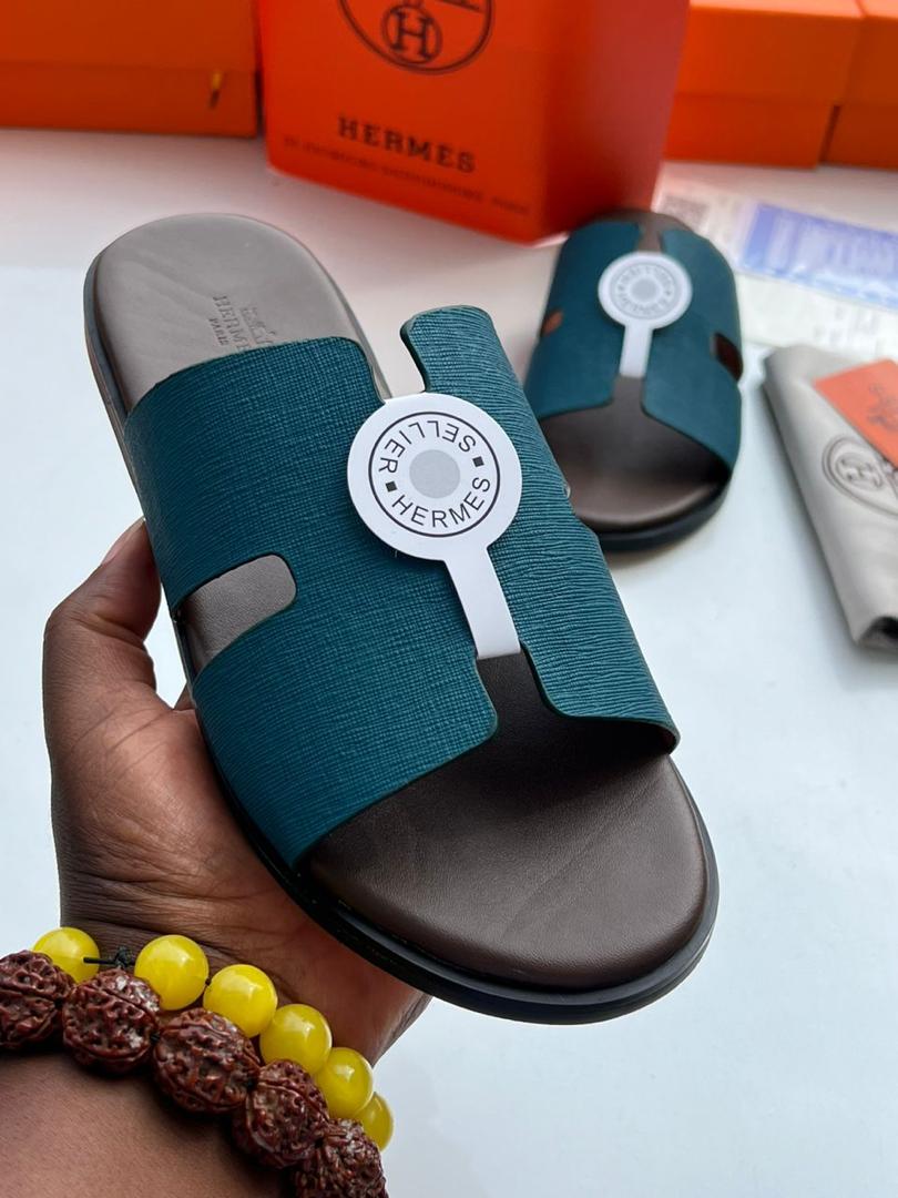 Hermès Izmir Green Epsom Leather Sandals Hermès Izmir Green Epsom Leather Sandals