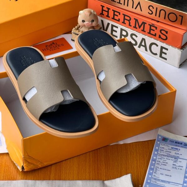 Hermès Izmir Green Leather Sandals