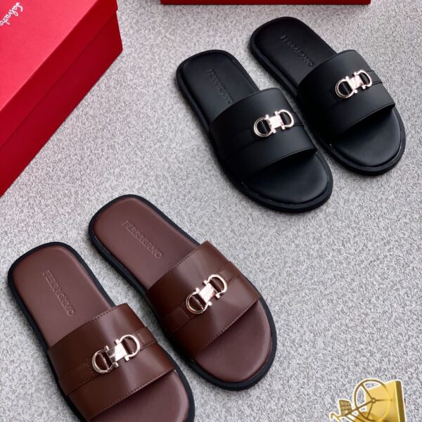 Leather Slippers with Gancini Metal Ornament