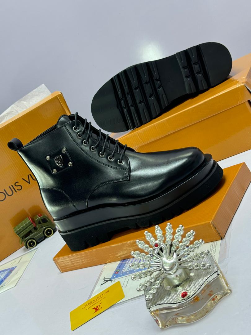 Luxury Designer Boots with Metallic Side Emblem Luxury Designer Boots with Metallic Side Emblem