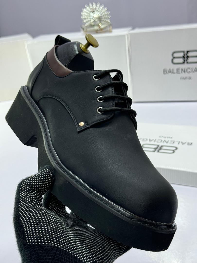 Men's Chunky Sole Designer Shoes with Brown Ankle Accent Men's Chunky Sole Designer Shoes with Brown Ankle Accent