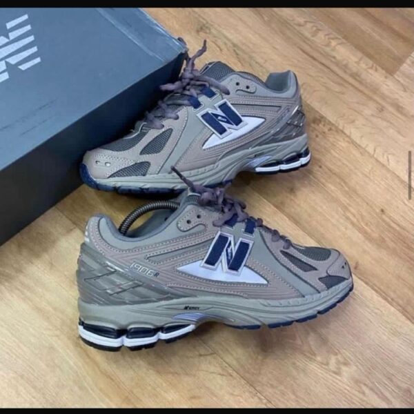 New Balance 1906R Sneakers