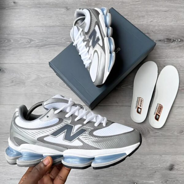 New Balance 2000 Sneakers