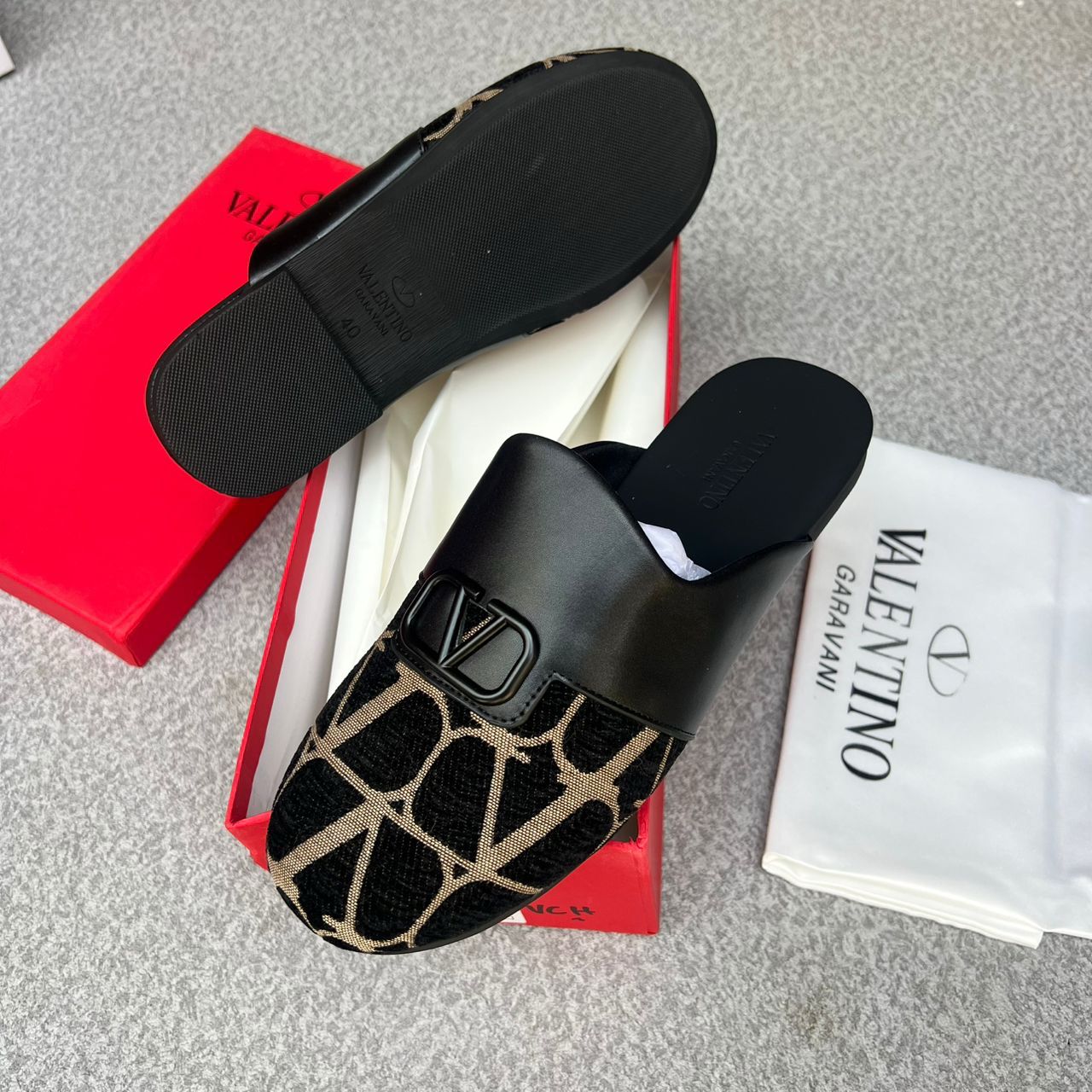 Valentino Garavani VLOGO Mules Valentino Garavani VLOGO Mules