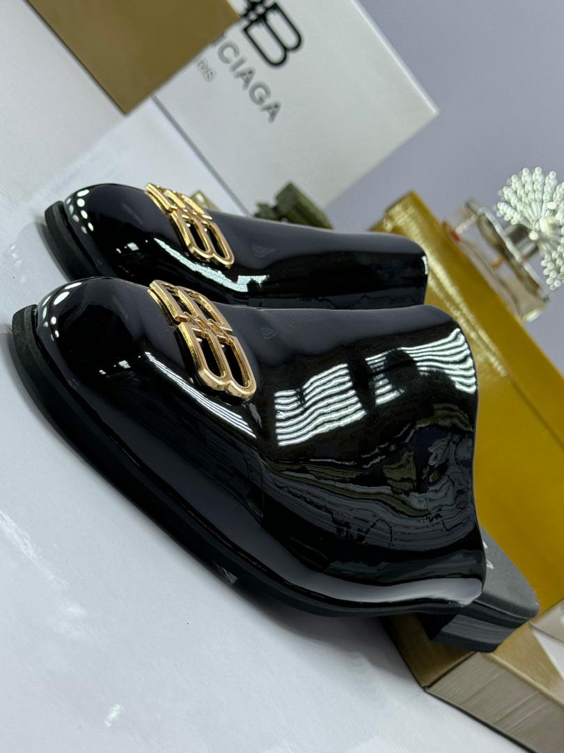 Black Patent Leather Half Shoes with Gold BB Logo Black Patent Leather Half Shoes with Gold BB Logo