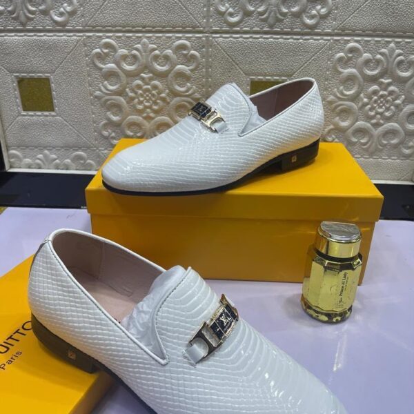 Ditto Paris White Crocodile Pattern Leather Loafers