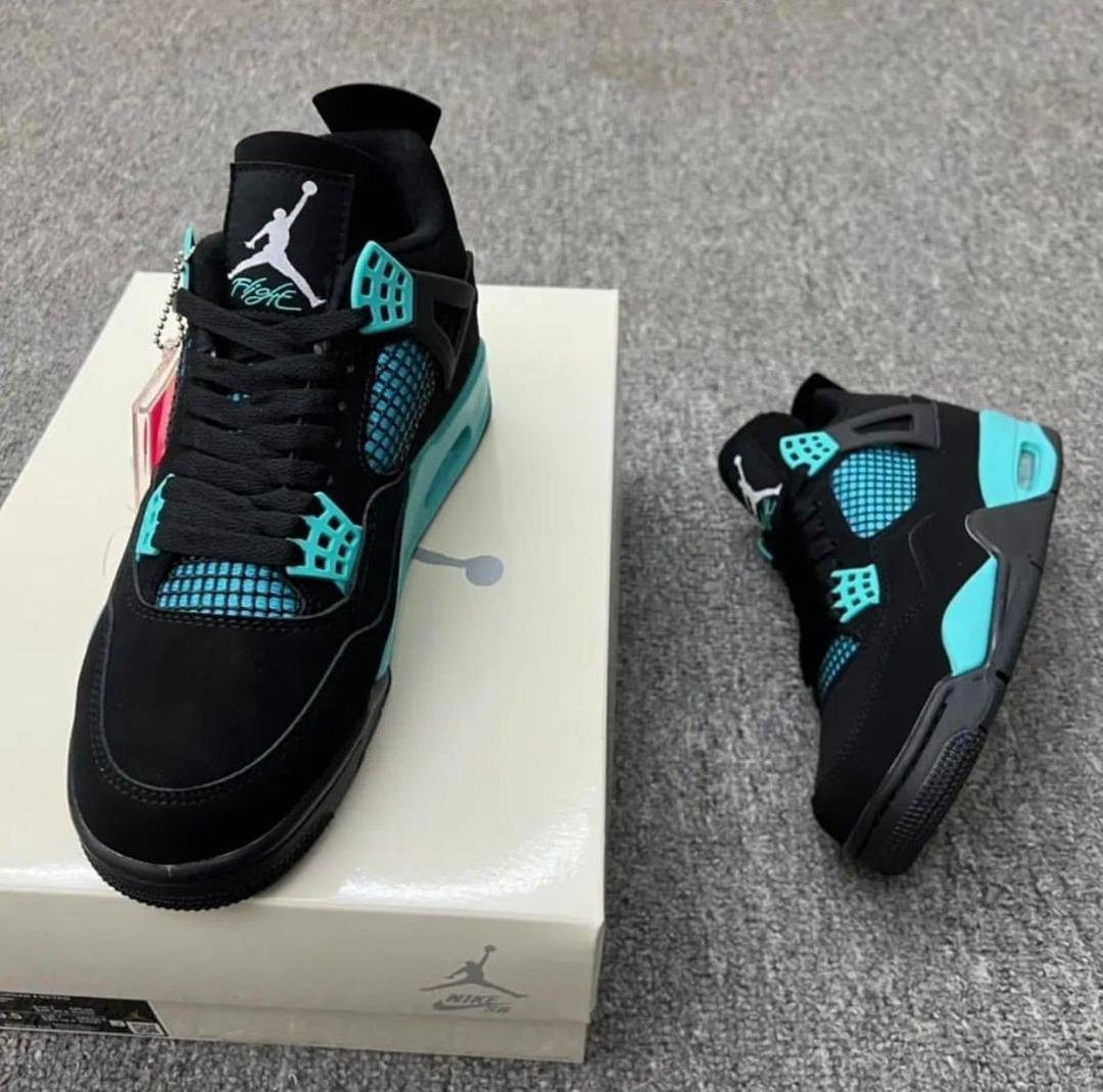 Nike Air Jordan Retro sneakers Nike Air Jordan 4 Retro Mens Luxury Sneakers